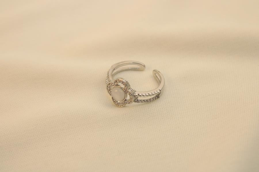 Anillo De Trébol Con Perla