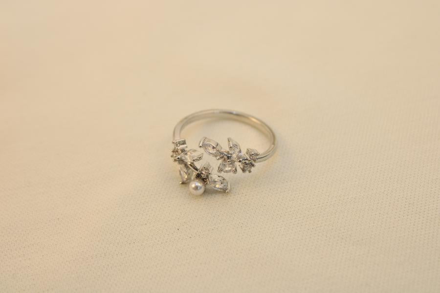 Anillo De Hojas Cruzado