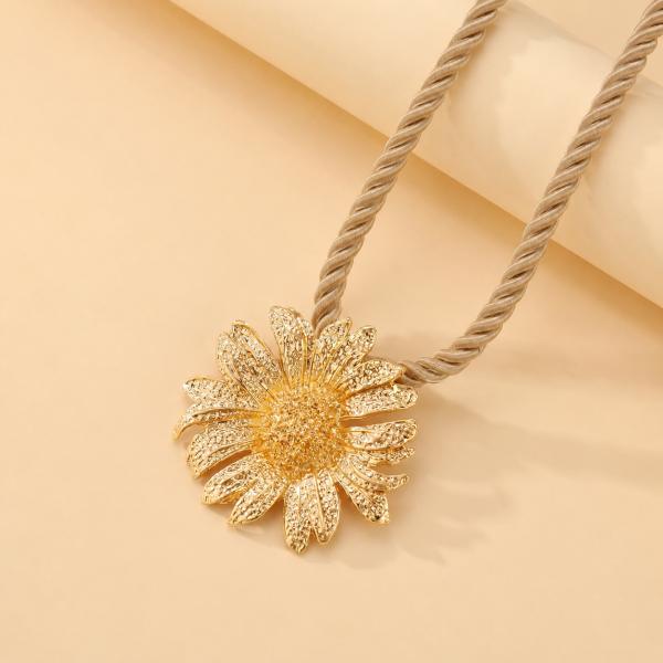 Cadena Tejida Con Flor