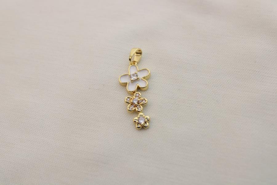 Charm / Dije De Flor Trio Blanco
