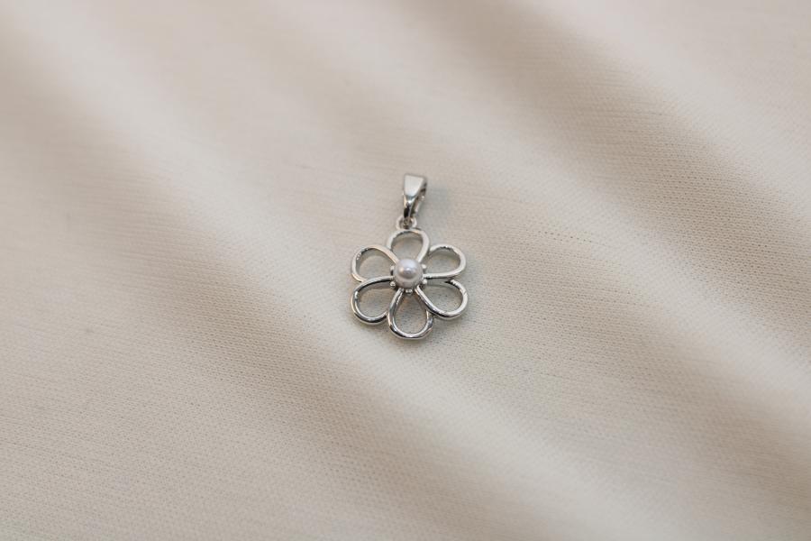 Charm / Dije De Flor Con Perla