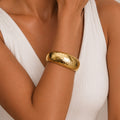 Brazalete Chunky Con Textura Asimétrico