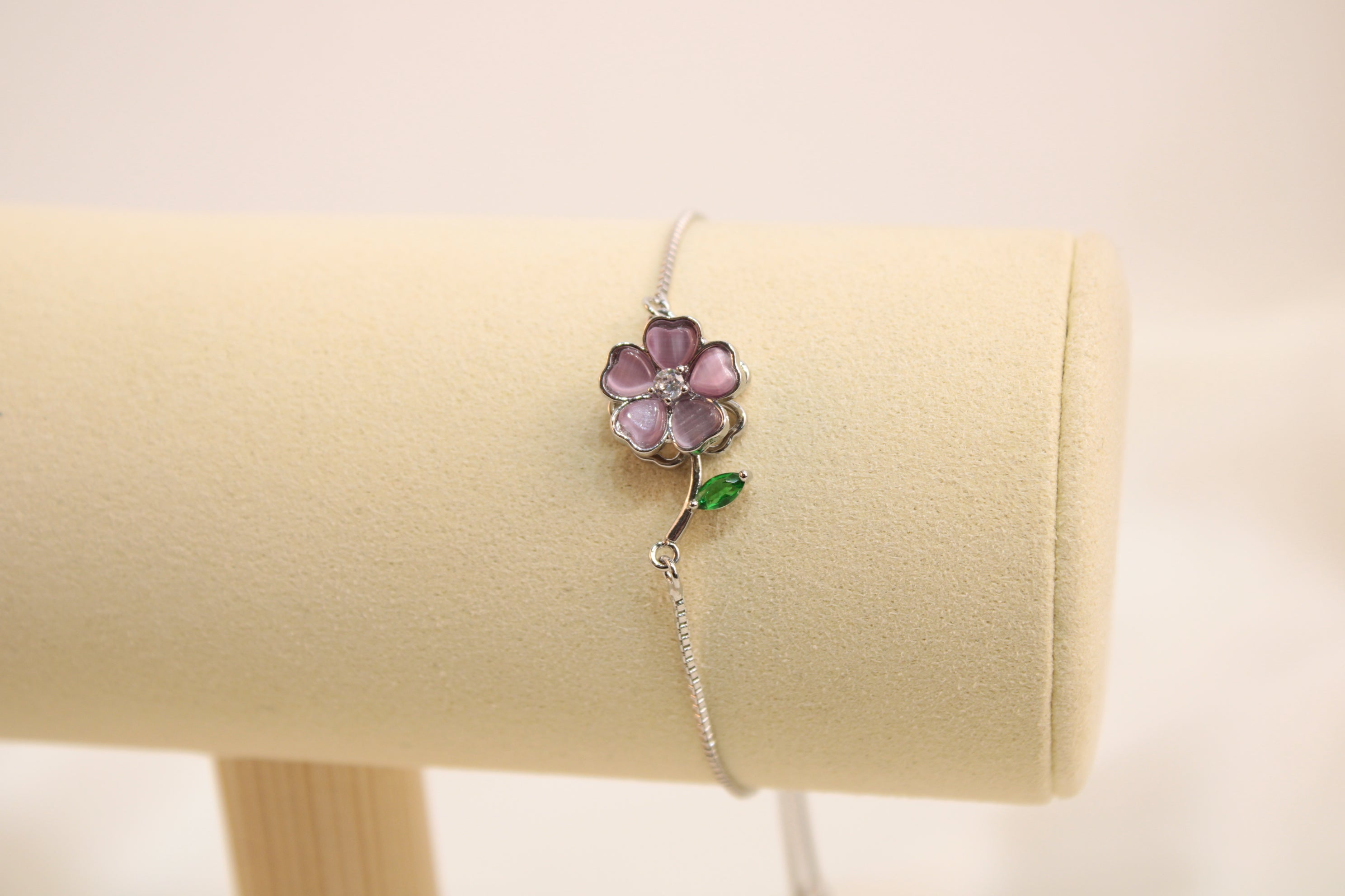 Pulsera Ajustable De Flor Rosa Con Tallo