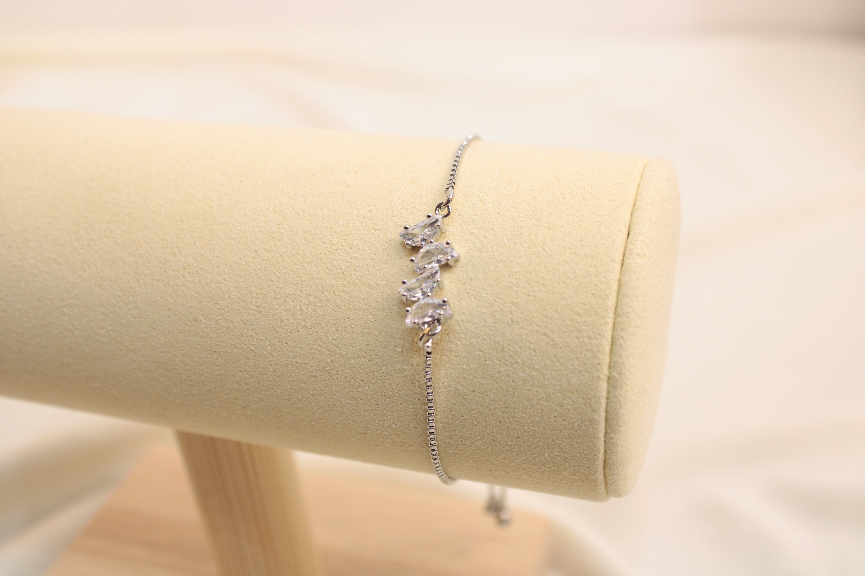 Pulsera Ajustable De Lazo Con Zirconia