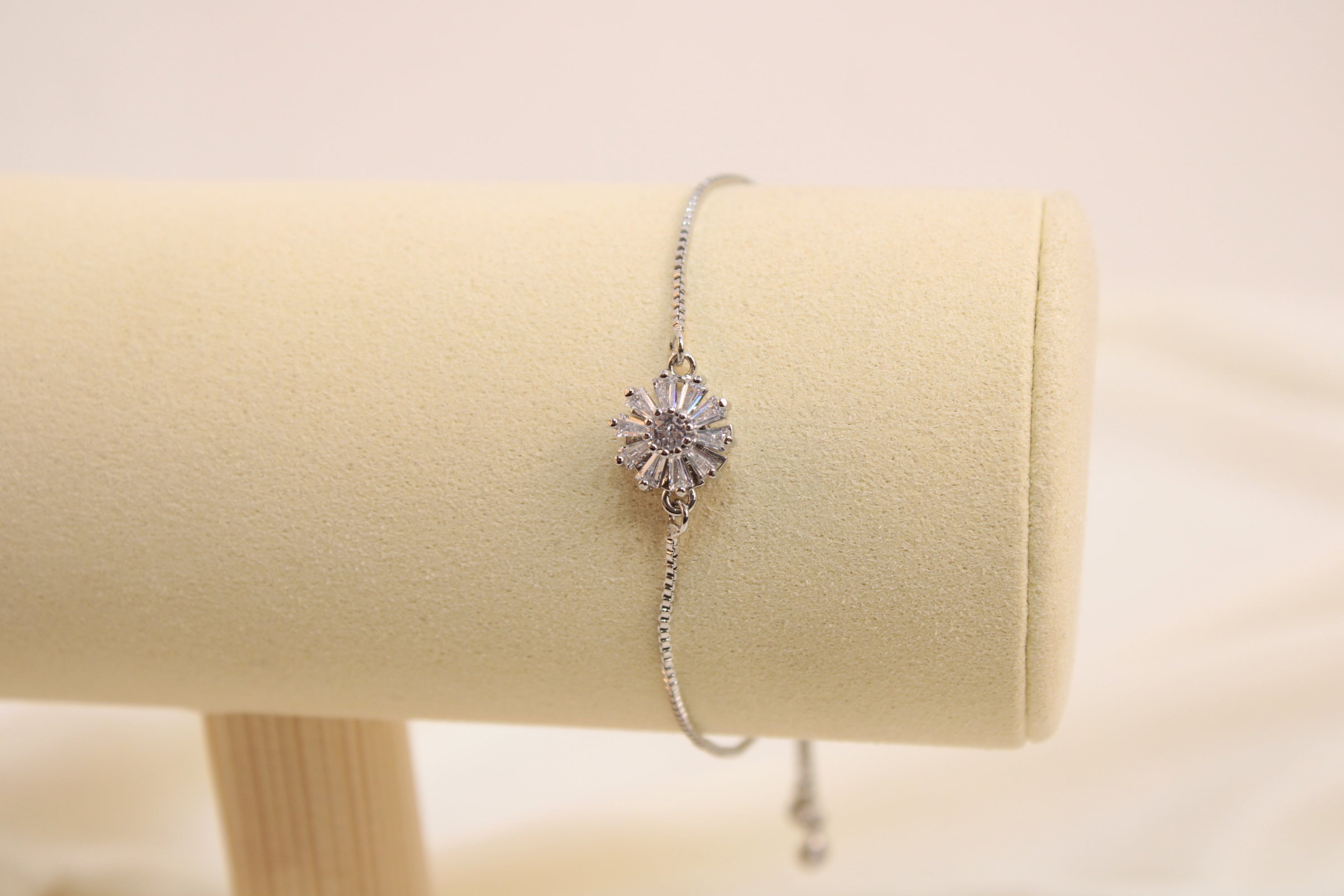 Pulsera Ajustable Antiestrés Con Zirconia