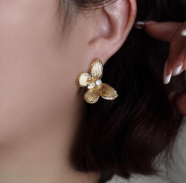 Arete De Mariposa Con Zirconia