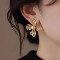 Arete De Flor Con Cuatro Petalos