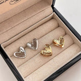 Arete De Corazón Con Relieve