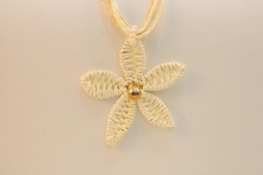 Cadena tejida flor