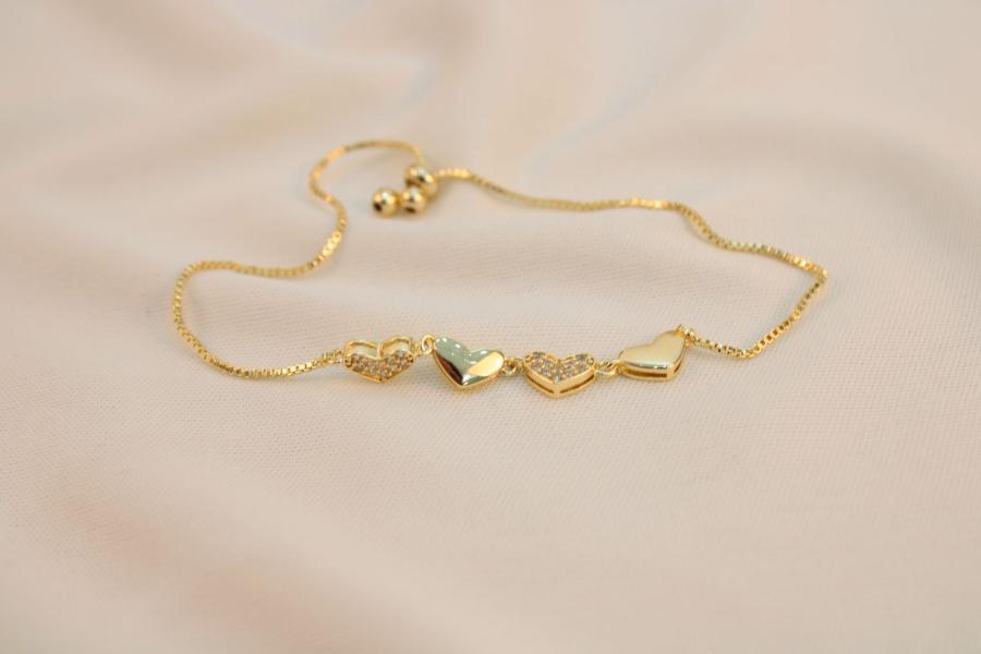 Pulsera ajustable cuatro corazones