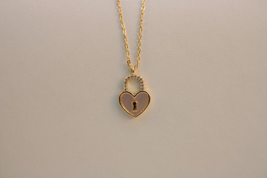 Cadena fina candado en forma de corazon
