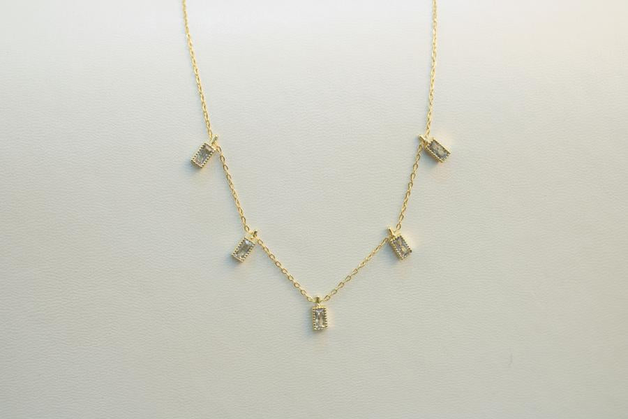 Cadena fina con zirconia