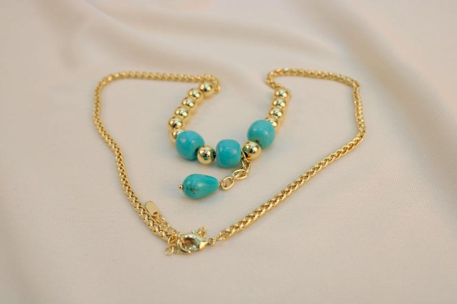 Cadena acrilico con perlas doradas